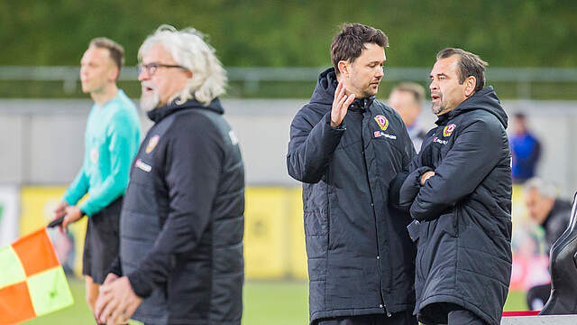 Das Trainertrio bei Dynamo Dresden: Heiko Scholz, Willi Weiße und Ulf Kirsten (v.l.) © Imago Images