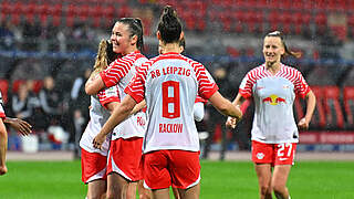 Siegtreffer: Die Leipzigerinnen feiern das 1:0 von Vanessa Fudalla © IMAGO